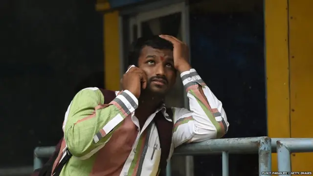 ही घसरण थांबणार कधी आणि गुंतवणुकदारांनी अशा वेळी काय करावं?