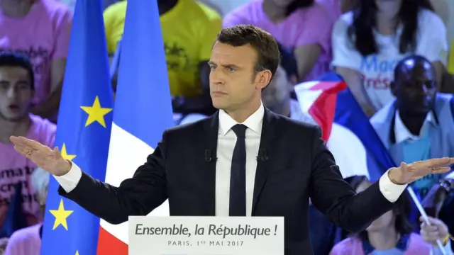 ผลสำรวจล่าสุดบ่งชี้ว่า นายมาครง มีคะแนนนิยมนำมาอยู่ที่ประมาณ 60%