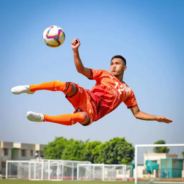 खाइमिनथांग लुंगडिम मणिपुर के चुराचांदपुर के जेलमोल गाँव के रहने वाले हैं