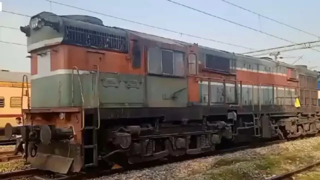 ஓட்டுநரே இல்லாமல் 70கி.மீ வேகத்தில் சென்ற சரக்கு ரயில் 