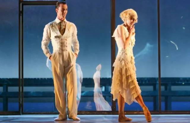 Veliki Getsbi je u protekloj deceniji izrodio filmsku adaptaciju, mjuzikl, balet i interaktivno pozorišno iskustvo