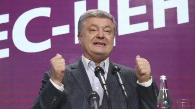 За даними екзит-полів, Володимир Зеленський у другому турі змагатиметься з Петром Порошенком