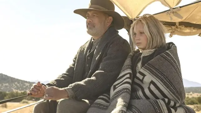 У најновијем вестерну Вести из света, Хенкс игра војног ветерана који крстари беспућима Тексаса у потрази за породицом изгубљене девојчице