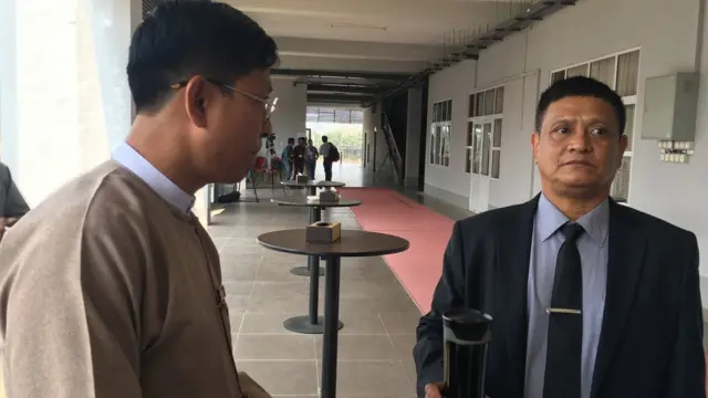 အေအေဟာ မြောက်ပိုင်းမဟာမိတ်စုဖွဲ့မှုမှာပါဝင်ပြီး အစိုးရနဲ့ ငြိမ်းချမ်းရေးဆွေးနွေးနေသလို တပ်မတော်နဲ့လည်း တိုက်ပွဲတွေဖြစ်ပွားနေပါတယ်