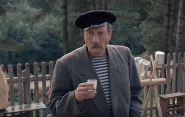 Сергей Юрский в роли дядя Мити в фильме "Любовь и голуби", 1084 год