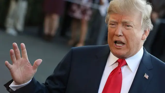 موظف في تويتر يحظر حساب ترامب