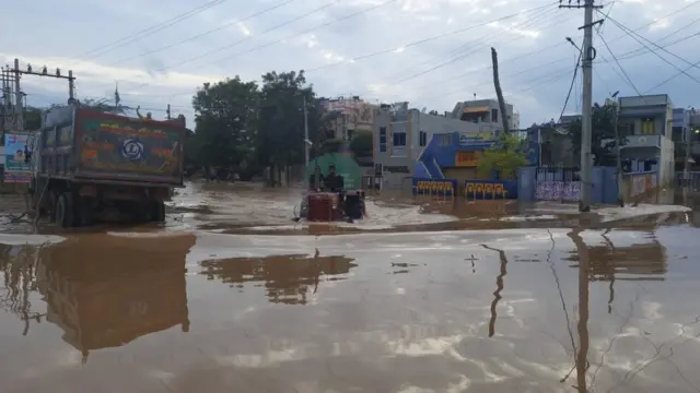 ఇంకా నీటిలోనే ఉన్న నందలూరు