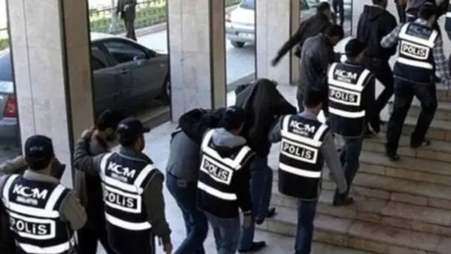 Türkiye'de gözaltına alınan bazı polisler (Arşiv)