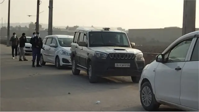 दिल्ली पुलिस की टीम ने शव बरामद किया