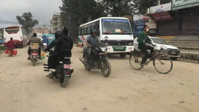 जोरपाटीको धुलाम्मे सडक