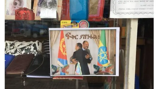 Sawirka kulankii ugu horreeyay ee ay yeeshaan Dr Abiy iyo madaxwaynaha Eriteria