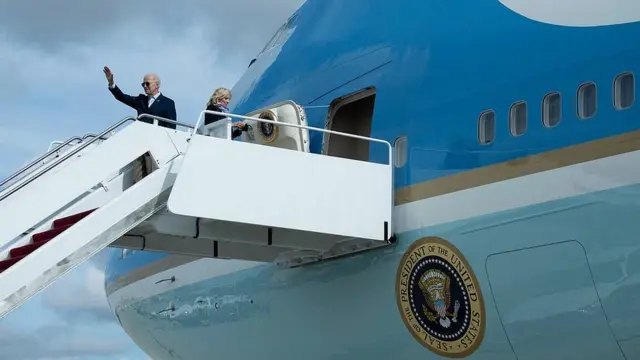 Джо Байден прибыл на собственном борту