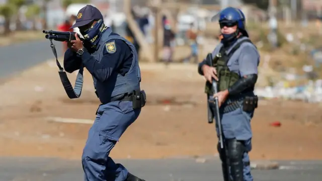 South Africa looting updates: Protest, looting, riots in South Africa as Ramaphosa deploy military - Fotos