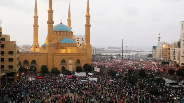 متظاهرون في لبنان