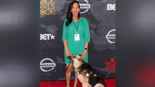 ሃበን ግርማ ከውሻዋ ጋር