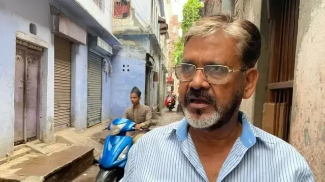 స్థానిక జర్నలిస్టు అతీక్ అన్సారీ