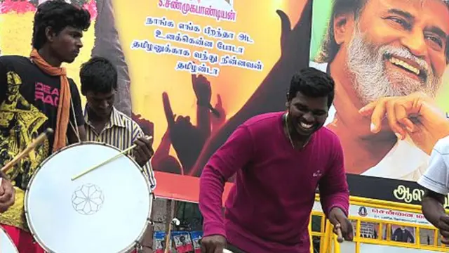 ઉજવણી કરી રહેલા તામિલ સમર્થકોની તસવીર