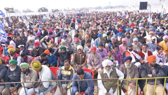 ਰੈਲੀ ਵਿੱਚ ਬੈਠੇ ਲੋਕ