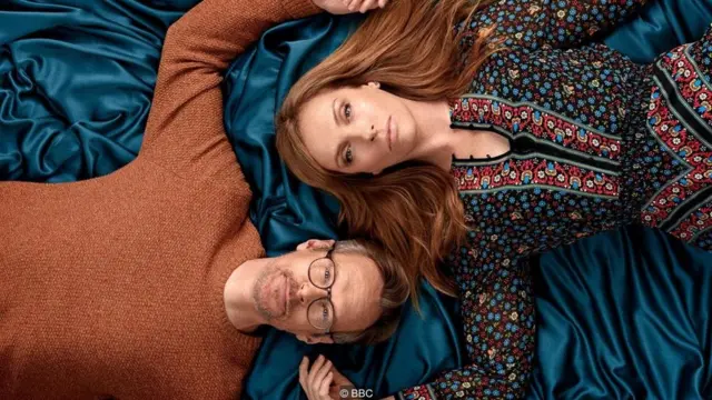 Produksi BBC dan Netflix, Wanderlust, yang dibintangi oleh Toni Collette dan Steven Mackintosh sebagai pasangan suami istri yang mempertanyakan monogami.