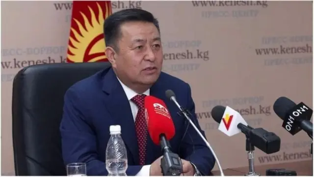 Турсунбеков: Cаясий позициясын билдирген үчүн кодулаган партиянын келечеги болбойт