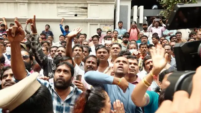 సినిమా కార్మికుల ఆందోళన