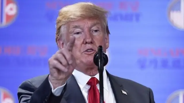 미국 도널드 트럼프 대통령이 기자회견에서 취재진의 질문에 답하고 있다