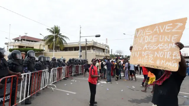 People wey dey protest for Togo