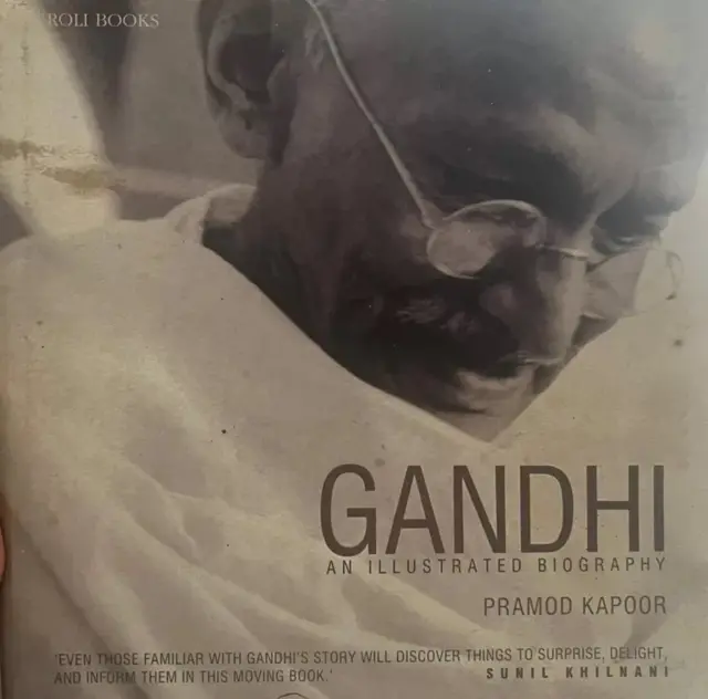 ਗਾਂਧੀ ਰਾਤ ਦੇ ਸਾਢੇ 12 ਵਜੇ ਸੌਣ ਲਈ ਗਏ, ਪਰ ਤਿੰਨ ਘੰਟੇ ਬਾਅਦ ਮੁੜ ਉੱਠ ਖਲੋਤੇ।