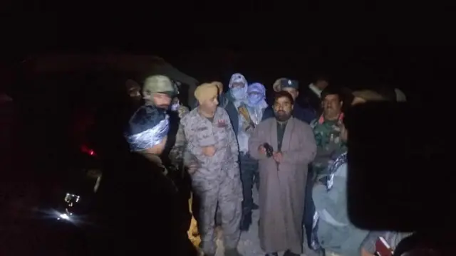 دفتر مطبوعاتی والی غور گفته که او از نیروهای امنیتی مقیم پاسگاه دودیان درغرب شهر فیروزکوه دیدن کرده است