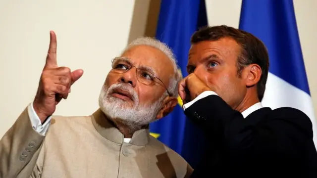 ఎమాన్యువల్ మేక్రాన్‌తో నరేంద్ర మోదీ