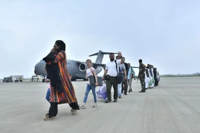 काबुल से लौटे लोग