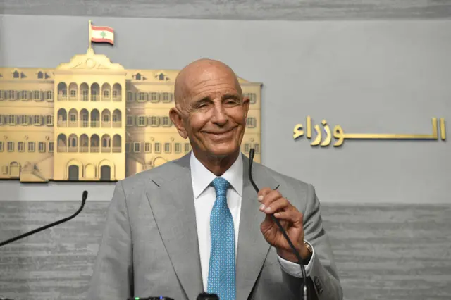 توماس براك – وهو سفير الولايات المتحدة لدى تركيا ومبعوثها الخاص لسوريا – زار بيروت لأول مرة في 19 حزيران/يونيو 2025 حاملاً خريطة طريق أمريكية مفصلة من 6 صفحات لطرحها على المسؤولين اللبنانيين.