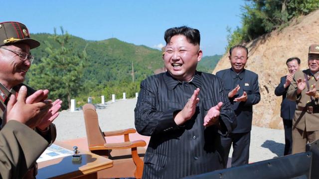 朝鲜领导人金正恩庆祝洲际导弹发射成功