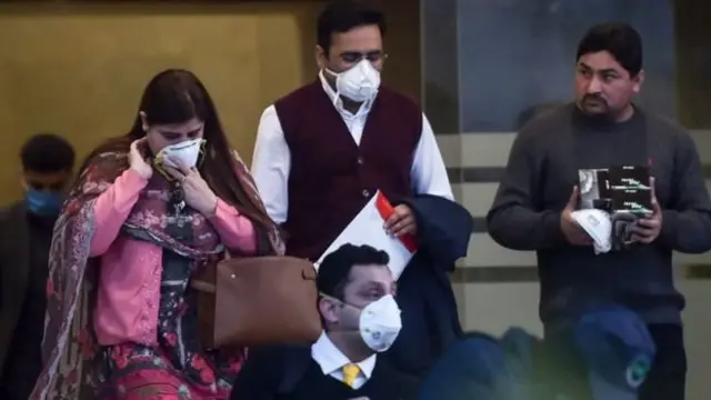 پاکستاني چارواکي وايي، په چین کې له مېشتو پاکستاني محصلینو یې غوښتي چې خپل نومونه د پاکستان سفارت کې ثبت کړي