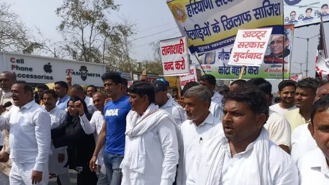 ਨੌਕਰੀ ਪ੍ਰੋਤਸਾਹਨ ਅਤੇ ਭਾਰੀ ਨਕਦ ਪੁਰਸਕਾਰਾਂ ਨੇ ਹਰਿਆਣਾ ਨੂੰ ਦੇਸ਼ ਦਾ ਪ੍ਰਮੁੱਖ ਖੇਡ ਕੇਂਦਰ ਬਣਾਉਣ ਵਿੱਚ ਮਹੱਤਵਪੂਰਨ ਭੂਮਿਕਾ ਨਿਭਾਈ।