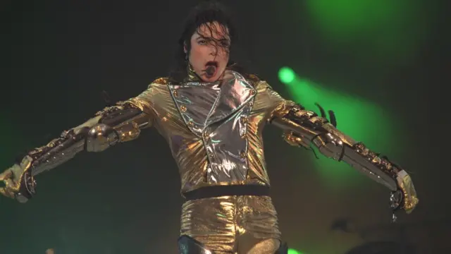 ควินบอกว่าผู้ที่เป็นแรงบันดาลใจในการเต้นคือ ไมเคิล แจ็คสัน