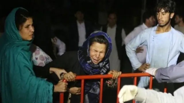 হাসপাতালের বাইরে স্বজনদের কান্না