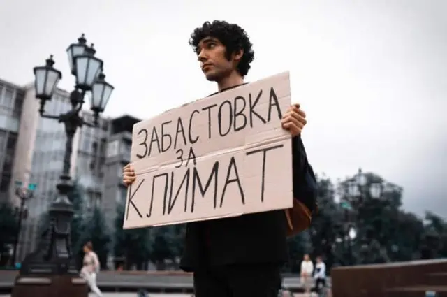 Arshak Makichyan carry placard