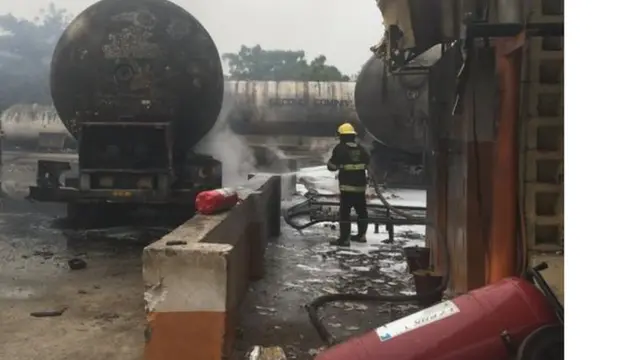 Awọn aworan lati ibi isele jamba ina