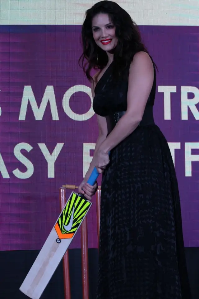 फँटसी स्पोर्ट्स, फँटसी गेम्स, फँटसी लीग, पैसा, अर्थकारण, क्रिकेट, फुटबॉल