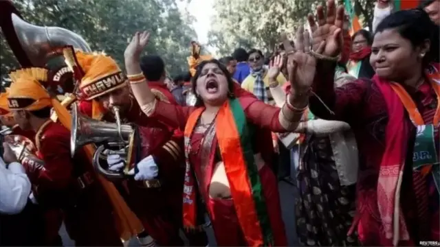 ગુજરાતમાં 2019માં જીતની ઉજવણી કરતા ભાજપ કાર્યકર્તા