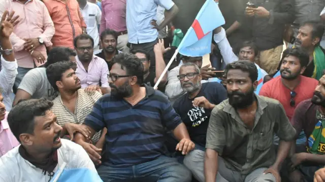 போக்குவரத்து கடும் பாதிப்பு