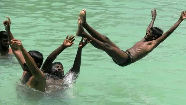 தமிழகத்தில் 14 இடங்களில் வெயில் 100 டிகிரியை தாண்டியது