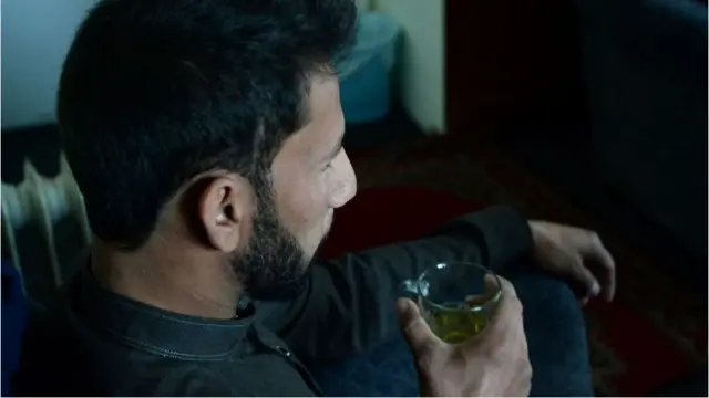 ২৮ বছরের আফগান যুবক জয়নুল্লাহ ফরাসী বাহিনীর দোভাষী হিসাবে কাজ করেছেন। চরম আতঙ্কে দিন কাটছে তার