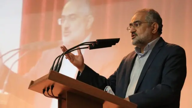 محمد حسینی معاون رئیس جمهور ایران گفته "فروش نفت و منابع ارزی اینک بهتر شده و کارها در حال رونق گرفتن است