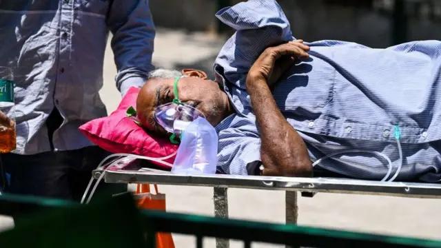 অক্সিজেনের অভাবে বহু হামপাতাল রোগীদের ভর্তি নিচ্ছে না