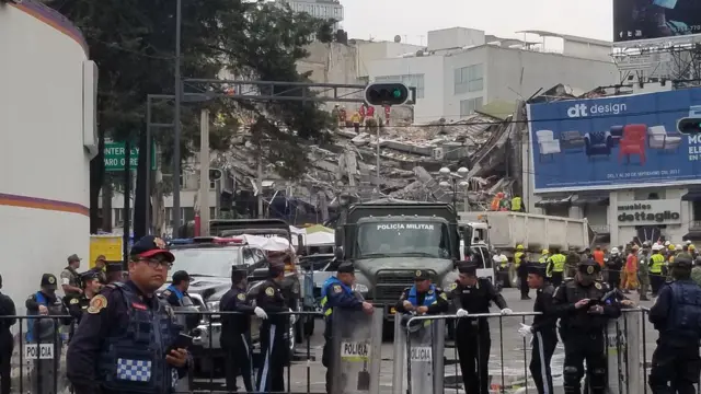 Un edificio colapsó en Colonia Condesa tras el terremoto.