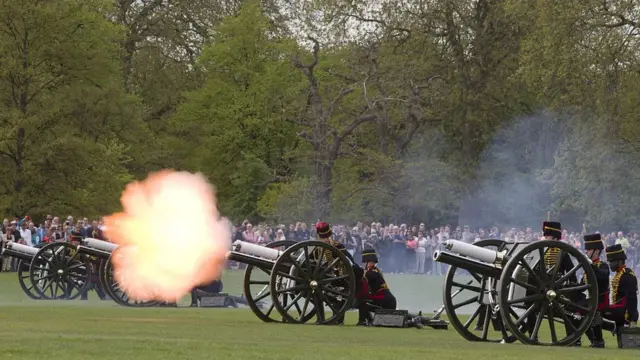 Салют в честь рождения принца Джорджа