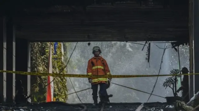 gedung kejaksaan agung terbakar