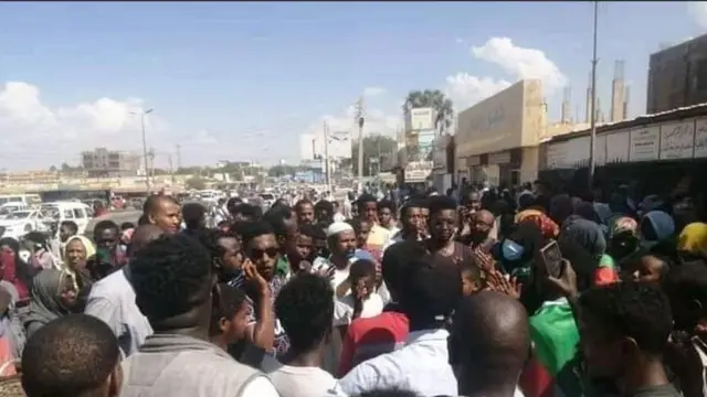 متظاهرون في السودان